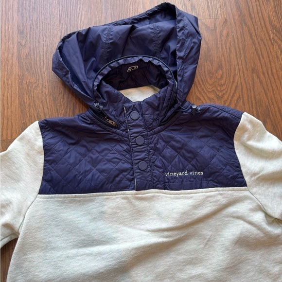 Vineyard Vines Performance
Quilted Nylon Snap Shep Shirt
Women's Sz XXS H - Picture 3 of 8